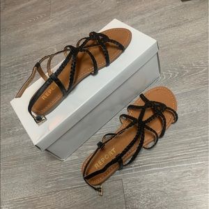 (Never been used) Gibbie Sandals